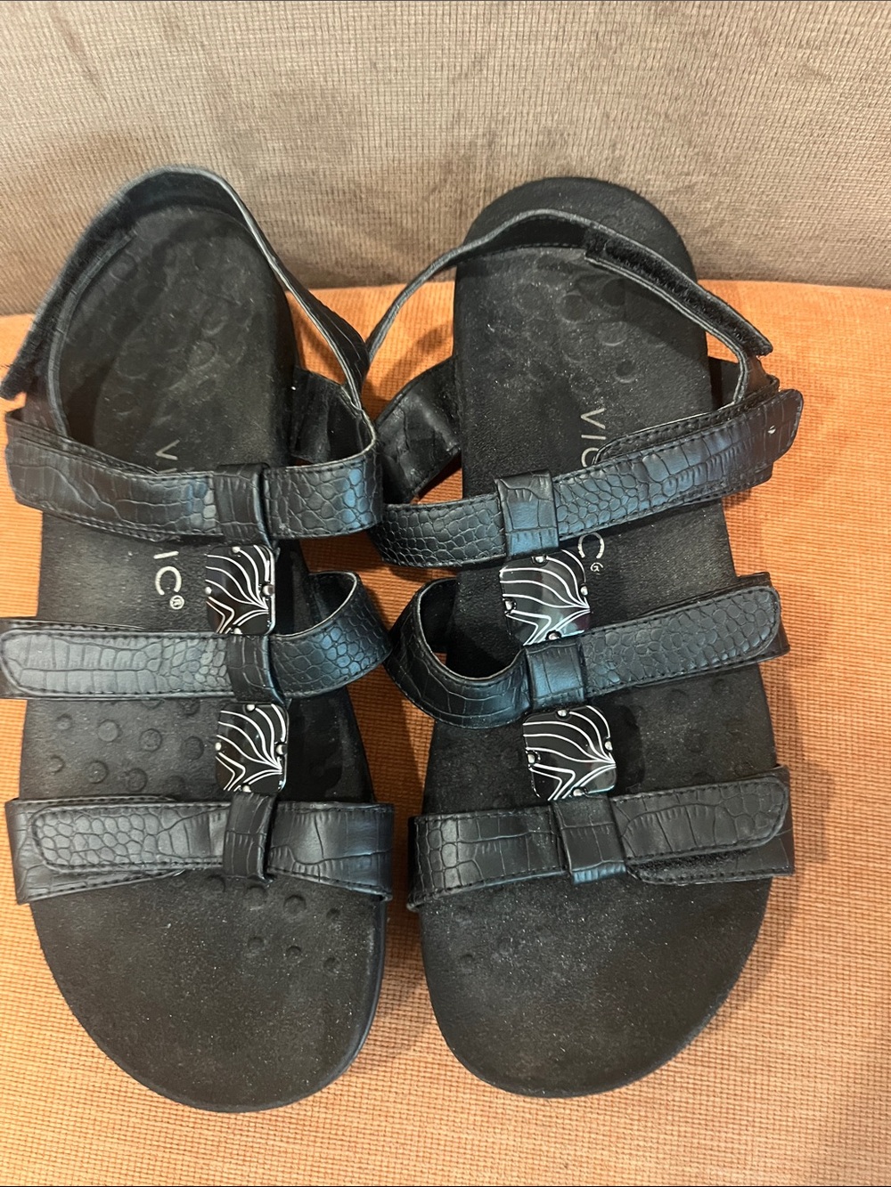 Vionic Amber Black Textured Strap Women's Sandals size 8